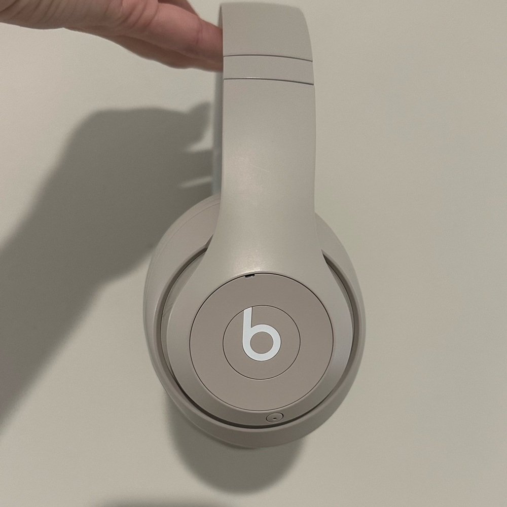 Beats Studio Pro-Premium Wireless Noise Cancelling Headphones